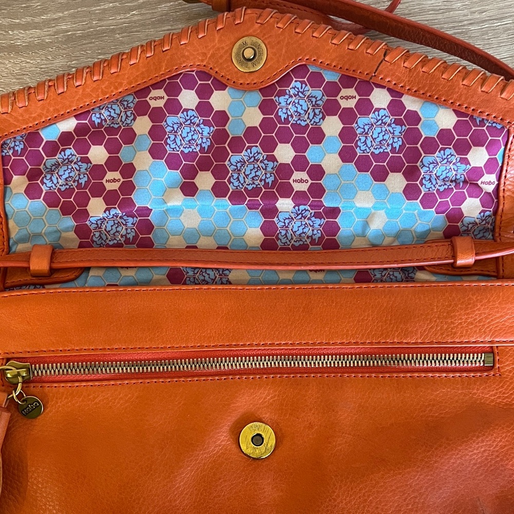 HOBO Orange Leather Crossbody Bag w detailed liner - Picture 3 of 7
